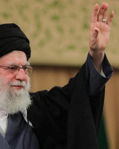 И ОВАЈ ЋЕ БИТИ СВРГНУТ: Хамнеи објавио карикатуру која приказује Трампа као саркофаг који се распада