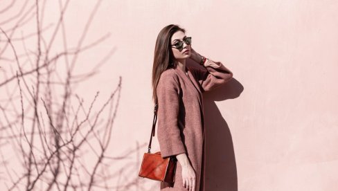 МОДА ЗА 2026. ГОДИНУ: Елеганција у покрету - свилене сукње, трендови 80-их и модел панталона без којих не можемо