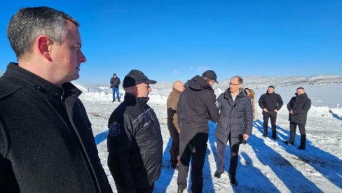 MACUT U NOVOJ VAROŠI: Premijer obišao dalekovod u selu Vraneša (FOTO)