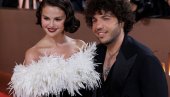 ZA NJENU HALJINU JE TREBALO VIŠE OD 300 SATI RADA: Selena Gomez zablistala na crvenom tepihu Zlatnog globusa (FOTO)