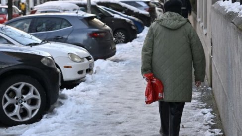 ТЕМПЕРАТУРА СТРМОГЛАВО ПАДА: РХМЗ се огласио новим упозорењем - Очекује се снег у овом делу Србије