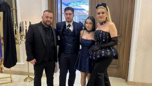 SVUDA SVEĆE I ZLATO: Gala slavlje punoletstva sina Borka Radivojevića - Harmonikaš raspametio naslednika poklonima za 18. rođendan (FOTO)