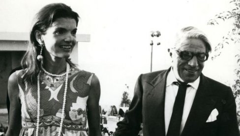 ОСТАВИО ЈЕ ЉУБАВ СВОГ ЖИВОТА ДА БИ ОЖЕНИО УДОВИЦУ, ВАРАО ЈЕ И НАМЕСТИО СКАНДАЛ: Непознати детаљи узб брака Џеки Кенеди и 23 године стариј