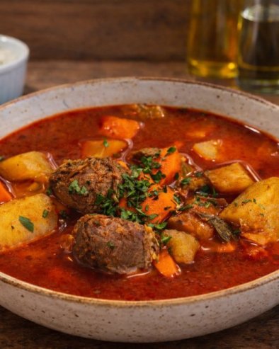 ЈУНЕЋИ КРОМПИР ППАРИКАШ: Јело које греје и враћа успомене