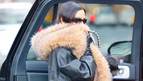 ИРИНА ШАЈК ПОКАЗАЛА КАКО МОЖЕМО ДА БУДЕМО ШИК И НА НИСКИМ ТЕМПЕРАТУРАМА: Детаљ који мења све!