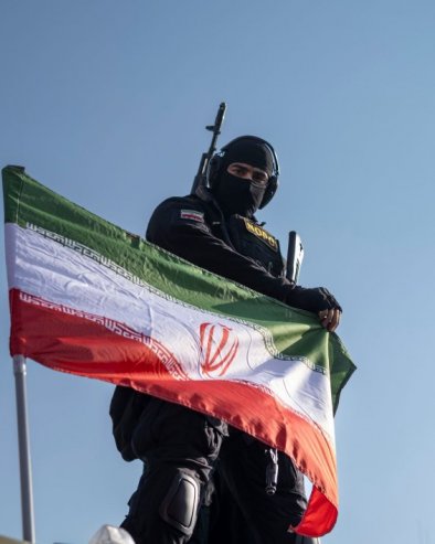 У ВИШЕ ИРАНСКИХ ПРОВИНЦИЈА УХАПШЕНО ВИШЕ ОД 470 ТЕРОРИСТА: Заплењени панцири, Калашњикови, пушке Винчестер и разно хладно оружје