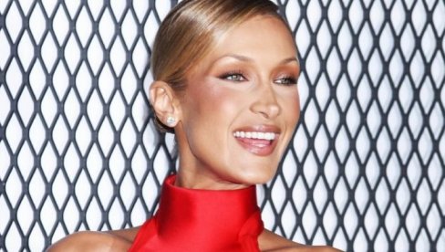 НАЈЛЕПША ЖЕНА НА СВЕТУ СЕ ВРАТИЛА И ПОТВРДИЛА СВОЈ СТАТУС: Прошетала у црвењ хаљини која одузима дах! (ФОТО)