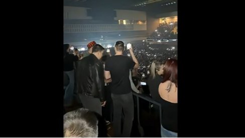 ОПЕТ УСТАШКИ ДЕРНЕК У ХРВАТСКОЈ: Томпсон распирује мржњу уз покличе "ајмо, усташе" (ВИДЕО)