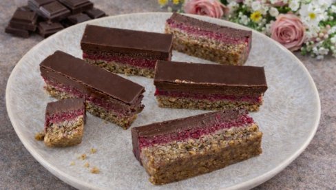 ЕНЕРГЕТСКИ КОЛАЧИ СА МАЛИНОМ и ЧОКОЛАДОМ: Здрав слаткиш готов за 15 минута