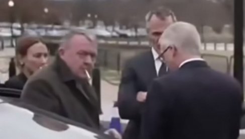 ZABRINUTI POGLED U DALJINU I CIGARETA MEĐU PRSTIMA: Snimak usijao mreže - Ministri Danske i Grenlanda duvane ispred Bele kuće (VIDEO)