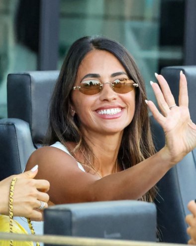 ОНА СЕ СМАТРА НАЈОБРАЗОВАНИЈОМ МЕЂУ ЖЕНАМА ФУДБАЛЕРА: Прелепа је, мајка је троје деце и магистар је стоматологије