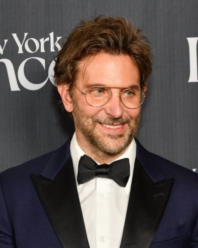 БРЕДЛИ КУПЕР ОДГОВОРИО НА ГЛАСИНЕ ДА ЈЕ ИМАО ПЛАСТИЧНЕ ОПЕРАЦИЈЕ: Људи ми прилазе на улици да ме питају