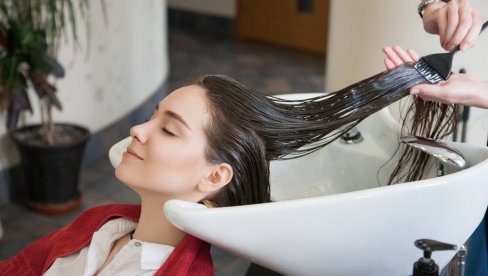 KOLIKO PUTA GODIŠNJE JE NAJBOLJE FARBATI KOSU? Ovo savetuje dermatolog