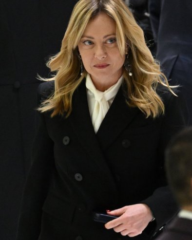 МЕЛОНИ ВАДИЛА КЕСТЕЊЕ ИЗ ВАТРЕ: Италијански министар се ругао европским војницима на Гренланду