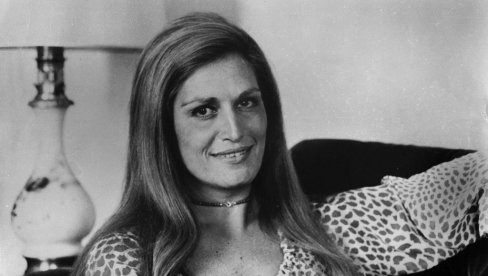 OPROSTITE MI, ZA MENE JE ŽIVOT POSTAO NEPODNOŠLJIV: Tragična sudbina jedne od najlepših pevačica - preživela pakao, pa se ubila