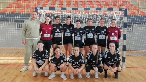 PONOS TRI SELA : Rukometašice i klupsko rukovodstvo Jadrana ne daju da se rukomet u opštini Mali Iđoš  ugasi