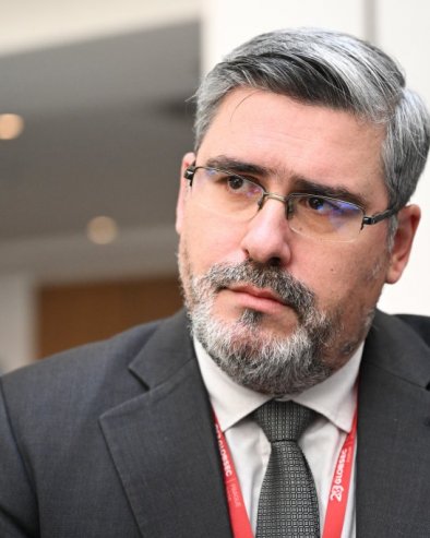 САМО ДА СЕ ИЗВУЧЕ ИЗ ЗАБОРАВА Старовић: Кратак је пут од председника налик Клунију до тужног пајаца који не преза ни од каквих лажи