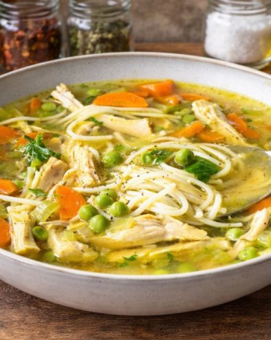 ПОЛЕЋА ЧОРБА СА КУРКУМОМ И ПОВРЋЕМ: Здраво и заситно