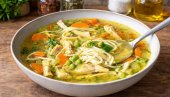 ПИЛЕЋА ЧОРБА СА КУРКУМОМ И ПОВРЋЕМ: Здраво и заситно