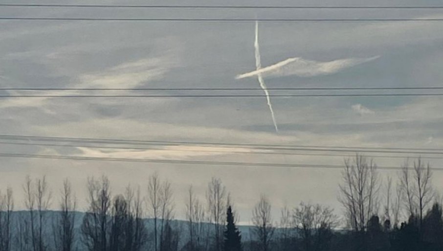 УКАЗАО СЕ КРСТ НА НЕБУ! Чудо током пливања за Часни крст у Француској (ФОТО/ВИДЕО)