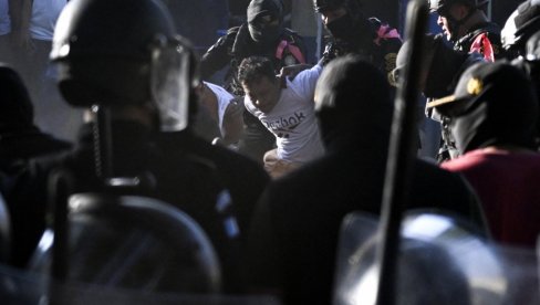 ГВАТЕМАЛА УВЕЛА ВАНРЕДНО СТАЊЕ НАКОН НАСИЉА У ЗАТВОРИМА Аревало: Не преговарамо ни са терористима ни са организованим криминалом