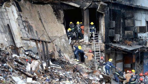 ВЕЛИКИ БРОЈ СТРАДАЛИХ У ПОЖАР У ТРЖНОМ ЦЕНТРУ У КАРАЧИЈУ: За неколико десетина људи се још увек трага (ФОТО)