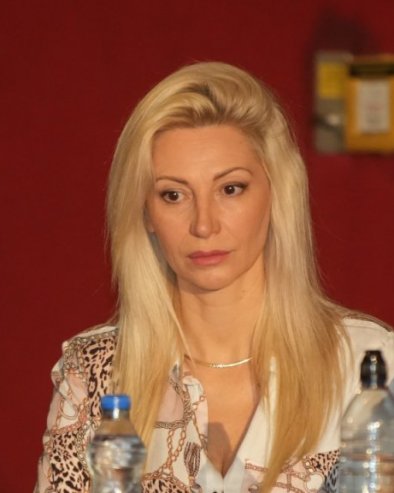 НАША ГЛУМИЦА СЕ РАЗВЕЛА ПО ДРУГИ ПУТ: Најтеже је било деци, нисам знала како да им објасним