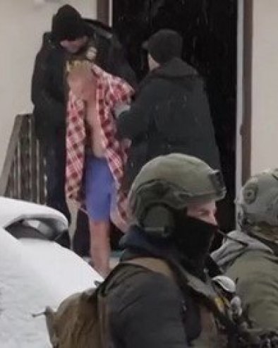 ОБЈАВЉЕН ШОКАНТАН СНИМАК: Брутална акција ИЦЕ службеника (ВИДЕО)