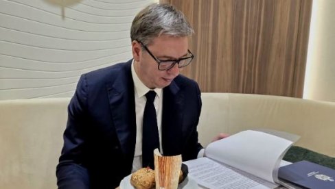 NAMA SENDVIČARIMA JE MNOGO LAKŠE NEGO DRUGIMA Vučić napravio predah u Davosu: Sad mogu da izdržim do kasnih večernjih sati