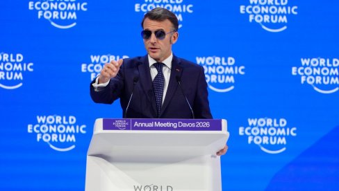 TIGROVO OKO EMANUELA MAKRONA: Ovo je razlog zašto francuski predsednik drži govor u Davosu noseći naočare za sunce