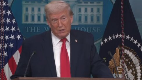 ТРАМПОВО ОБРАЋАЊЕ ПРАТИ ЦЕО СВЕТ: Нећу читати књигу својих достигнућа, идем на једно прелепо место у Швајцарској