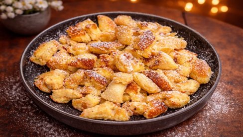 ЦАРСКИ ДРОБЉЕНАЦ (Kaiserschmarrn): Мекан изнутра, благо карамелизован споља и увек топао