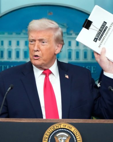 ИЗЛИВ ТРАМПОВОГ БЕСА ПРЕКИНУЛА - ШТИПАЉКА: Поткачио НАТО, УН и све који му противрече, а онда се уштинуо (ВИДЕО)