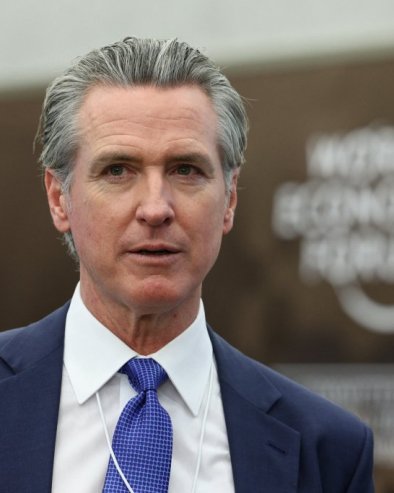 ТРЕБАО САМ ДА ПОНЕСЕМ ШТИТНИКЕ ЗА КОЛЕНА ЕУ ЛИДЕРИМА Гувернер Калифорније из Давоса: Време је да се успротивите, да покажете мало кичме