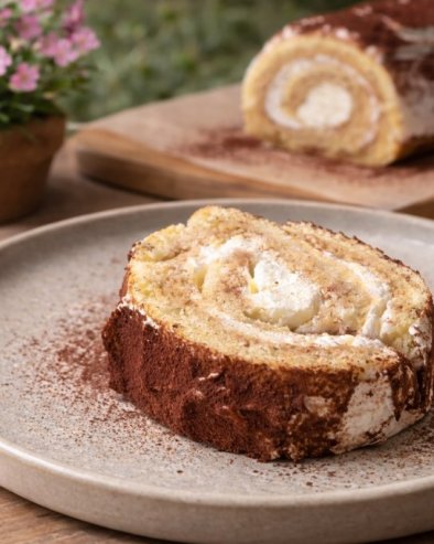 ТИРАМИСУ РОЛ: Лаган, кремаст и неодољив десерт