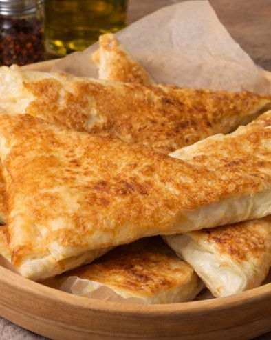 ХРСКАВИ ТРОУГЛИЋИ ОД ТОРТИЉА СА СИРОМ: Предлог за брз доручак