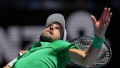 CEO SVET GLEDA I NE VERUJE! Evo koliko košta reket Novaka Đokovća koji je koristio tokom najvećeg meča u istoriji belog sporta