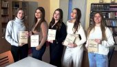 NOVI VELIKI USPEH ČLANICA LINGVISTIČKE SEKCIJE TEHNOLOŠKE ŠKOLE IZ PARAĆINA   Nagrađene za rad o Desanki Maksimović