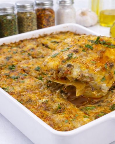 ЗАПЕЧЕНИ КРОМПИР СА МЛЕВЕНИМ МЕСОМ И СИРОМ: Рецепт за брзу вечеру