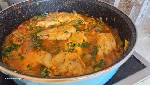 PILETINA U SOSU OD LUKA: Ideja za današnji ručak