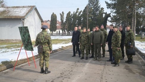 MINISTAR GAŠIĆ OBIŠAO 22. PEŠADIJSKI BATALJON U POŽEGI: Tom prilikom istakao značaj ulaganja u podizanje standarda pripadnika Vojske Srbijee
