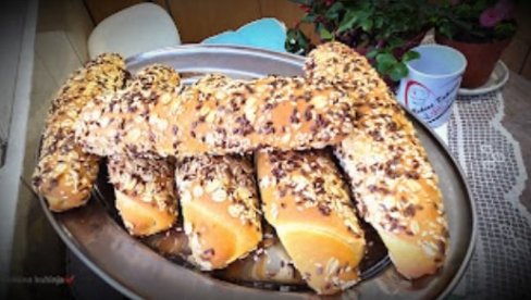 RECEPT ZA DOMAĆE KIFLE SA SEMENKAMA: Kao iz pekare (VIDEO)