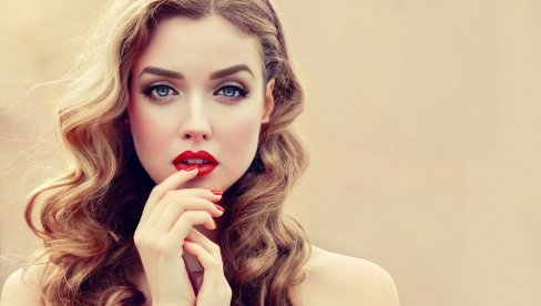 3 НИЈАНСЕ КАРМИНА ЋЕМО ВИЂАТИ СВУДА У 2026. ГОДИНИ: Једна је коначно поново у тренду