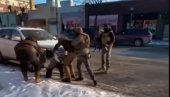 ОВО СЕ ДОГОДИЛО ПРЕ НЕГО ШТО СУ ФЕДЕРАЛНИ АГЕНТИ ЗАПУЦАЛИ: Испливао језив снимак бруталног убиства у Минеаполису (ФОТО/ВИДЕО)