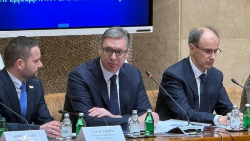 KOLIKO VAS JE BILO NA GODIŠNJIM ODMORIMA DOK SU NAM SE LJUDI SMRZAVALI? Vučić oštro ministrima - Niste bogom dani da uživate!