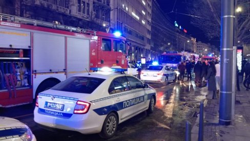 ПОГЛЕДАЈТЕ - ПРВИ СНИМЦИ СА ТЕРАЗИЈА: Ватрогасци гасе пожар у центру Београда (ВИДЕО/ФОТО)