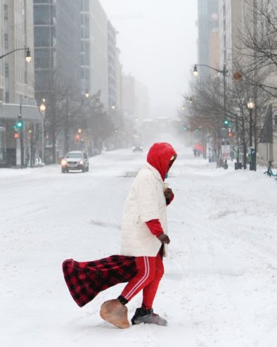 ЛЕДЕНА ЗИМСКА ОЛУЈА ОКОВАЛА АМЕРИКУ Ово је тек почетак: Седморо мртвих, 180 милиона угрожено, температура се спушта до -50 (ВИДЕО)