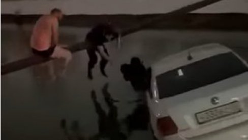 TROJICA MUŠKARACA SPASILA DEČAKA I MAJKU IZ POTOPLJENOG TAKSIJA: Pogledajte herojsku akciju u Dagestanu (VIDEO)