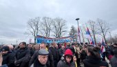 UVEK UZ VUČIĆA: Građani i učenici čekaju predsednika u Velikoj Drenovi (FOTO)