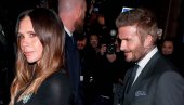 СКАНДАЛ ГА НИЈЕ ОМЕО ДА СЛАВИ СВОЈУ ЖЕНУ: Дејвид Бекам показао Викторији колико је воли! (ФОТО)